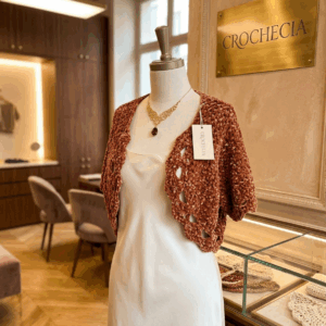Bolero de Crochê Aveludado Crochecia – Casaco Curto de Luxo Terracota
